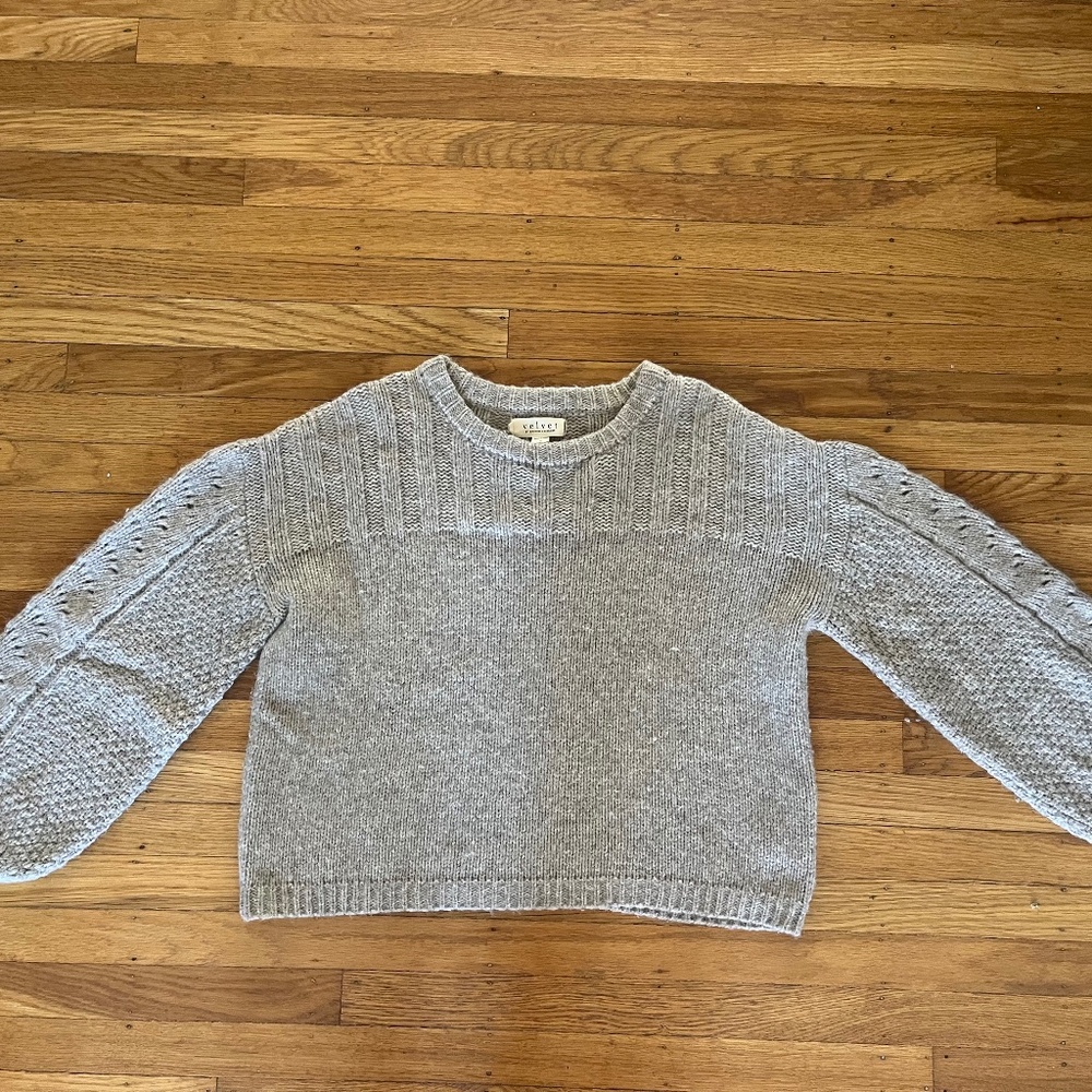 Velvet by Graham & Spencer cashmere sweater size M
